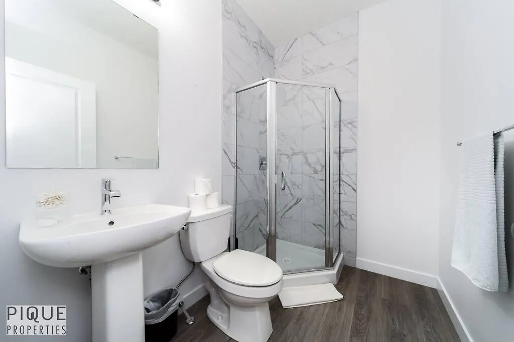 Urbanutopia*Luxury Home*King Bed*Patio/Bbq*Sleep16 Edmonton 0*,